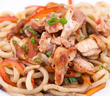 Вок Удон с курицей и овощами