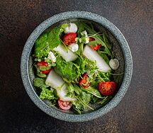 Салат с дыней и рукколой