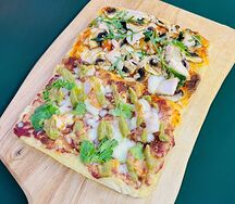 Комбо-пицца, креветки и курица с грибами