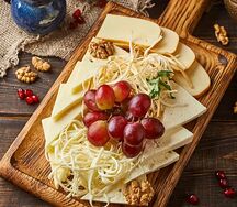 Ассорти домашних грузинских сыров