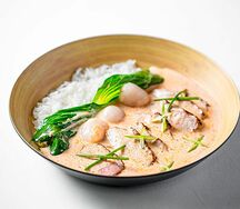 Тайское карри с уткой и личи