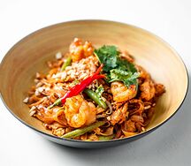 Лапша Пад-Тай с креветками и курицей
