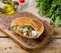 Шаурма с рукколой и сыром фета
