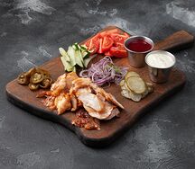 Мясо куриное на тарелке