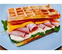 Классические вафли с ветчиной и сыром