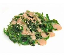 Салат чука с ореховым соусом