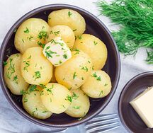 Картофель отварной с укропом