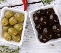 Маслины и оливки