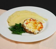 Свинина по-французски с картофельным пюре