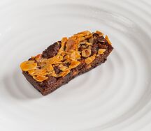 Галета с черносливом и лепестками миндаля