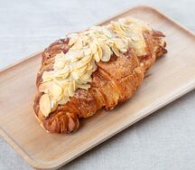 Миндальный круассан