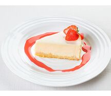 Классический чизкейк с ягодным соусом