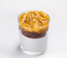 Кокосовый мусс, штрейзель с чипсами кокоса, конфи экзотик-банан