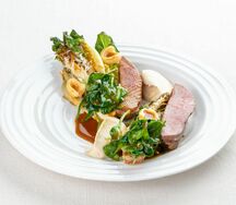 Утиная грудка с кремом и соусом