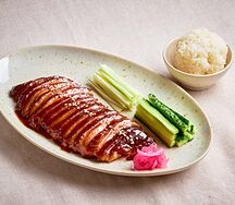 Утиная грудка по-азиатски с овощами и рисом