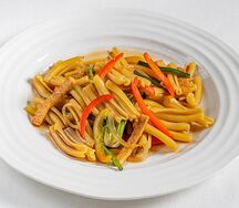 Казаречче без глютена с овощами и сыром тофу