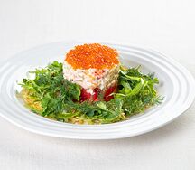 Салат с крабом и помидорами