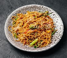 Яичная лапша с овощами