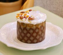 Кулич с классическим декором