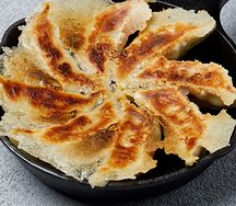 Луковые гедза