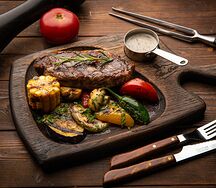 Стейк Стриплойн с овощами