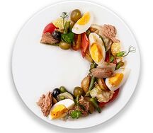 Салат Нисуаз с тунцом и картофелем черри