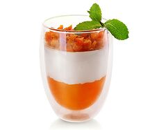 Йогурт с персиковым джемом и курагой