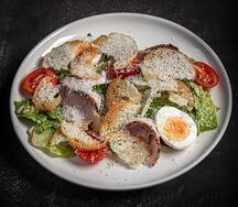 Цезарь с пастрами из индейки