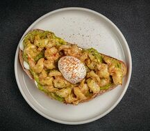 Сморреброд с креветками и гуакамоле