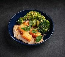 Куриная грудка, манго и азиатский соус