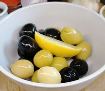 Оливки и маслины
