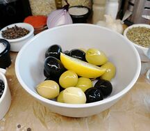 Оливки и маслины