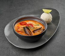 Том ям с морепродуктами 