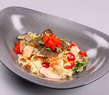 Салат Цунами теплый с лососем