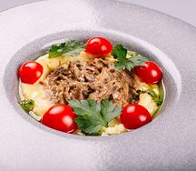 Куриный бефстроганов с картофельным пюре