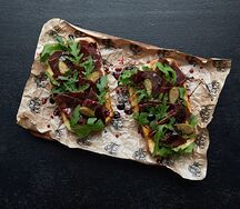 Брускетта с вяленой телятиной