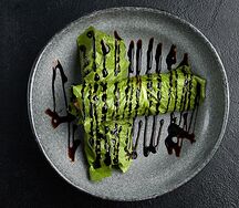 Рулетики Филадельфия с лососем и нежным творожным сыром