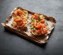 Брускетта с лососем