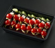 Канапе греческое на шпажках