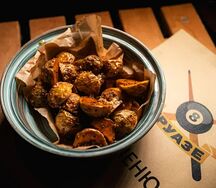 Молодой картофель в сливочно-чесночном соусе