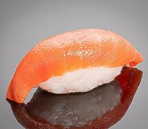 Нигири копченый лосось