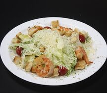 Салат Цезарь с креветками