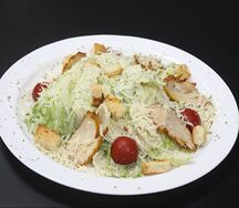 Салат Цезарь с курицей