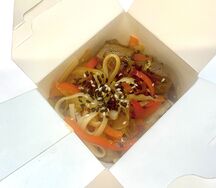 Wok с говядиной и сладким чили