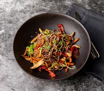Wok лапша с говядиной