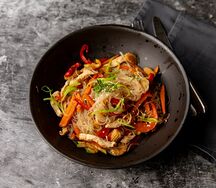 Wok лапша птица