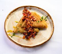 Блинчики с яблоком и грецким орехом