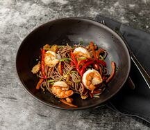 Wok лапша креветки