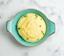 Картофельное пюре с кахетинским маслом и луком фри
