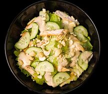 Салат с ореховым соусом и курицей